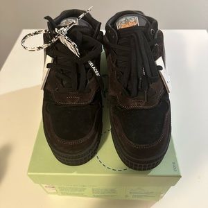 OFF~WHITE FLOATING ARROW LOW~TOP SUEDE SNEAKERS